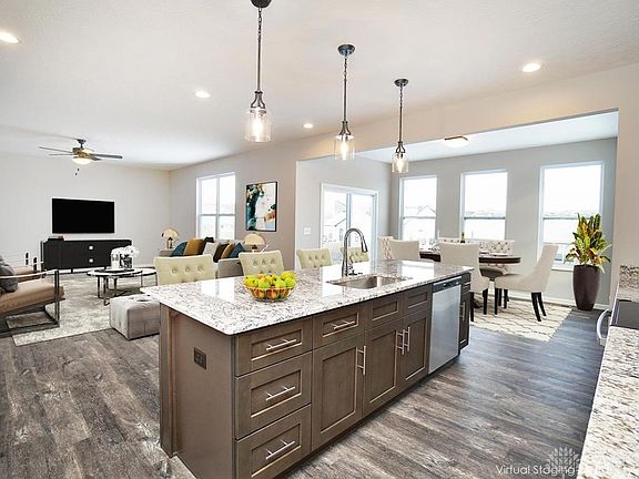 3rd image of 310 Selkirk Pl