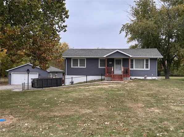 1842 Race Dr, Decatur, IL 62521