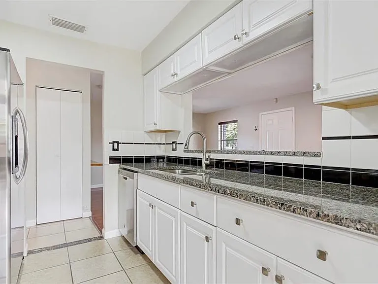 6319 S Church Ave — Photo 9
