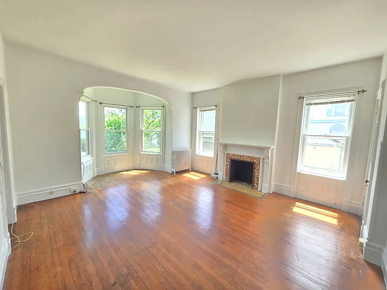 514 Grand Ave — Photo 3
