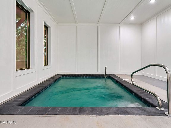 3rd image of 1264 Reedmont Way