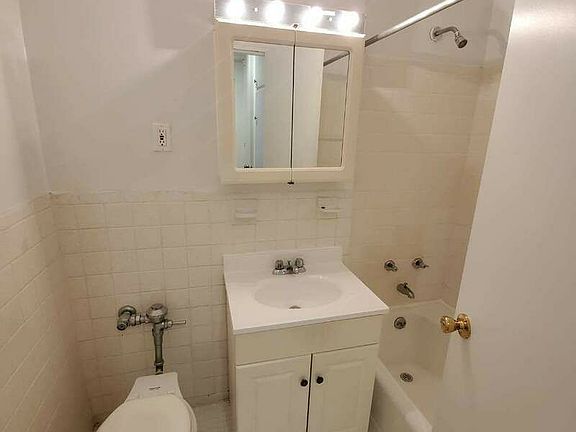 5th image of 315 Ocean Pkwy #6AA