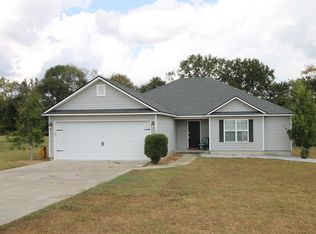 68 N Moody Dr, Ray City, GA 31645
