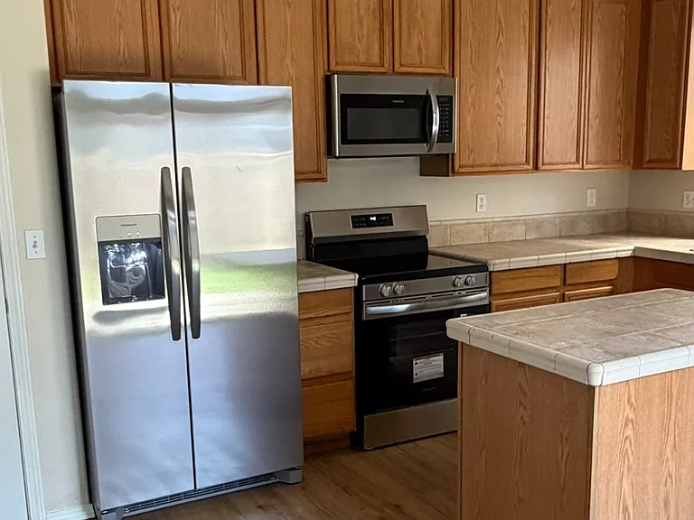 7502 NE Catherine Ct — Photo 1