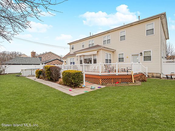 3rd image of 1044 Edgegrove Ave