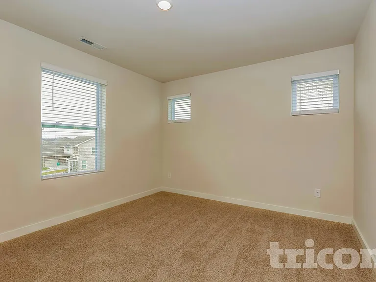 7016 Park Knoll Ln — Photo 9