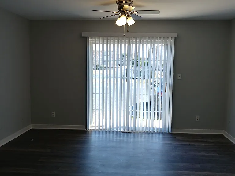 916 Regent Dr — Photo 8