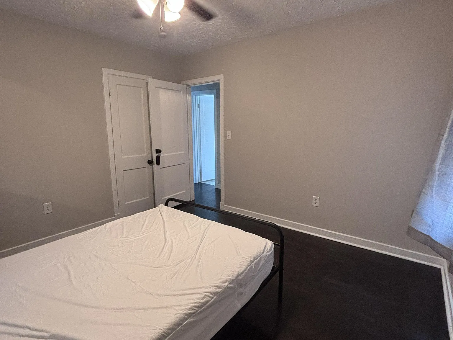 4 bed, 2.0 bath, 1400 sqft, $828 — Photo 1