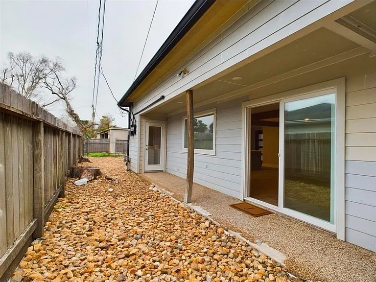 9007 Sharpcrest St — Photo 18