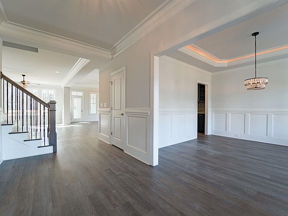 3rd image of 609 Darian Woods Dr