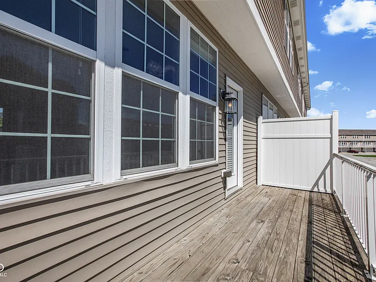 12692 Tamworth Dr — Photo 23