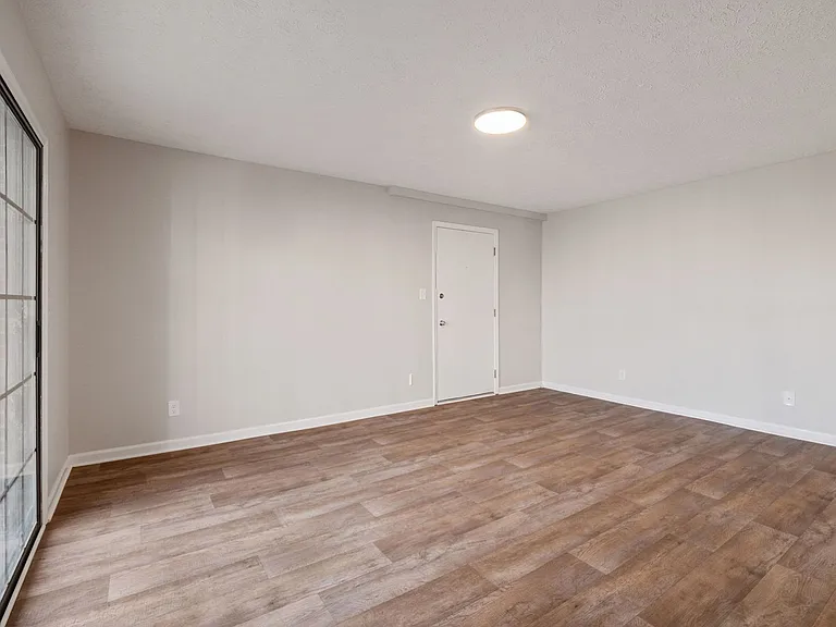 Blueberry Hill Apartments — Photo 36