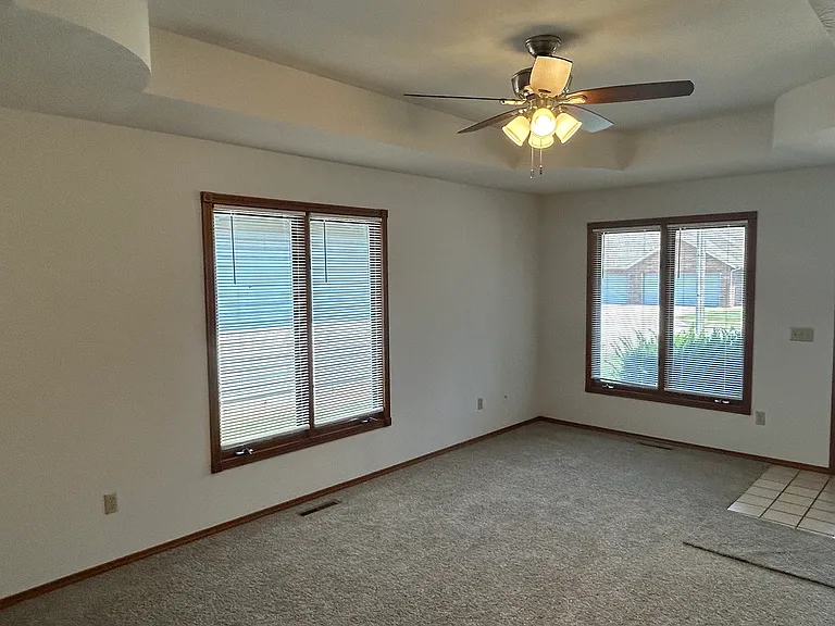4257 S Broadway Ave — Photo 2