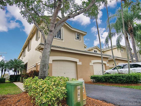 2nd image of 2337 Pasadena Way #2337