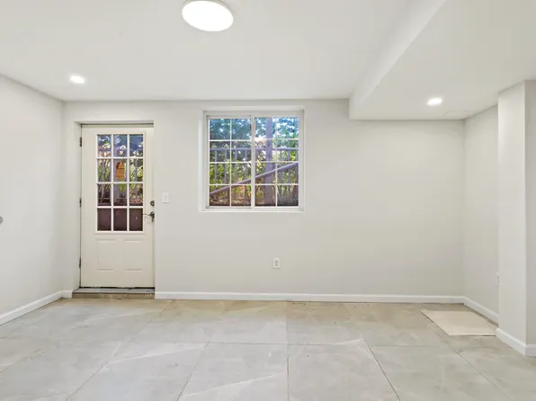 3-35 Grandview Avenue image 12 of 23