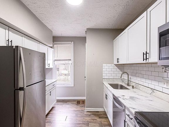 5th image of 211 Buckingham St