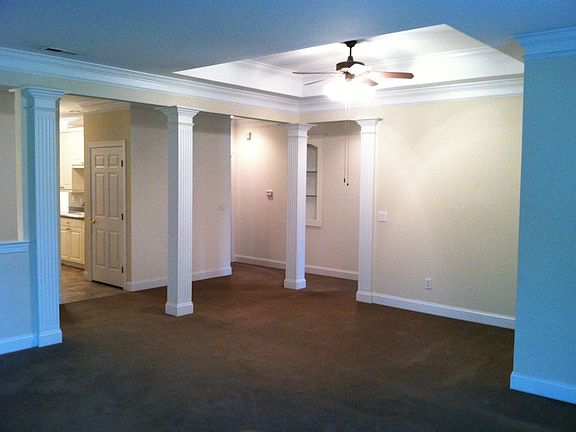 Dining w/ Tray Ceiling