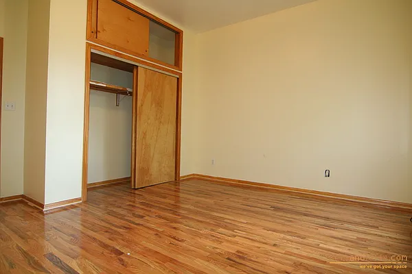 Rented by aptsandlofts.com | media 25