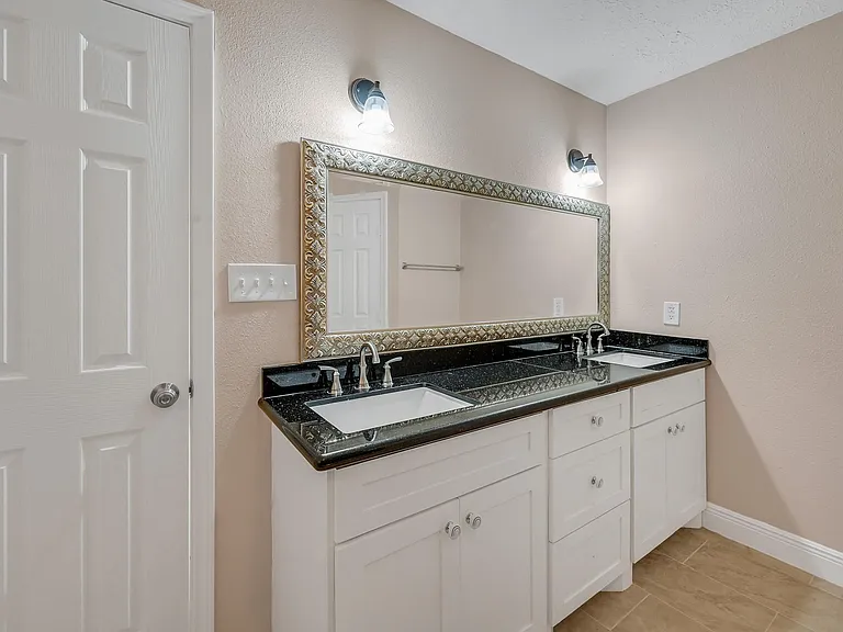 2910 Norwich St — Photo 18