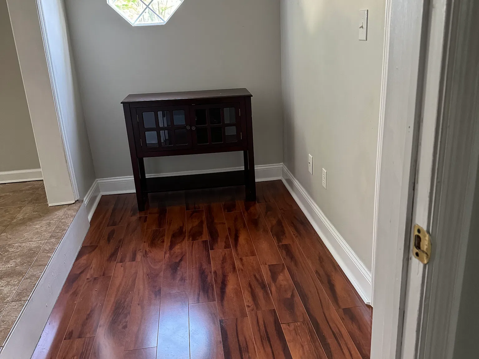 215 Dogwood Ln — Photo 3