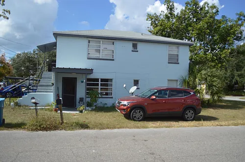 208 NE 10th Ave #A Photo 1