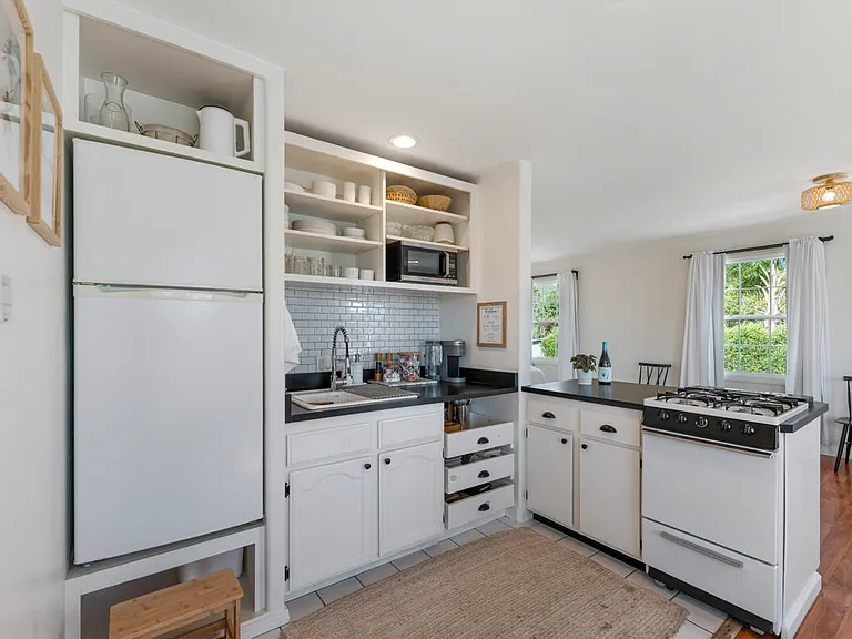 3175 Serena Ave #B — Photo 6