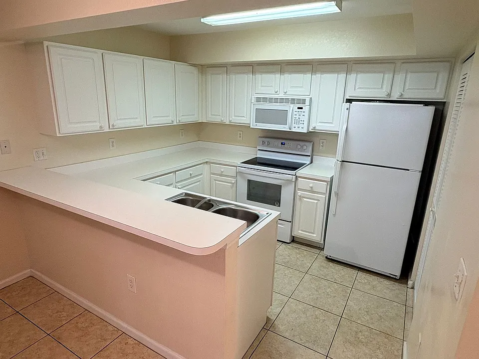 4121 Residence Dr #305