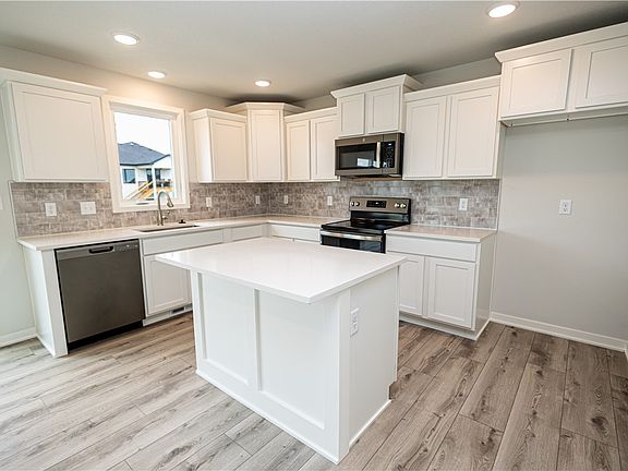 4th image of 3028 NW Reinhart Dr #4VXMZ8