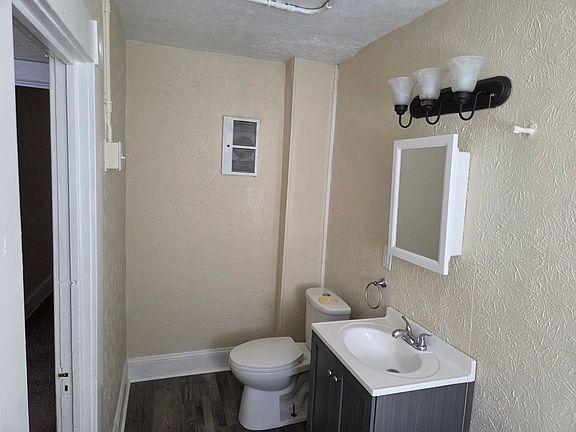 2nd image of 231 Scioto Ave