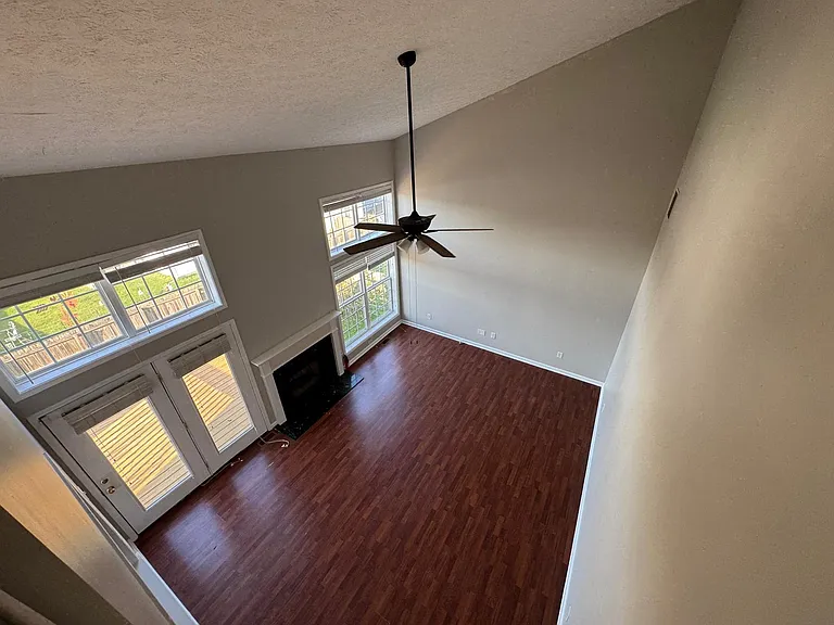 504 Thames Cir — Photo 26