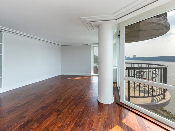 2521 Palisade Avenue image 9 of 25