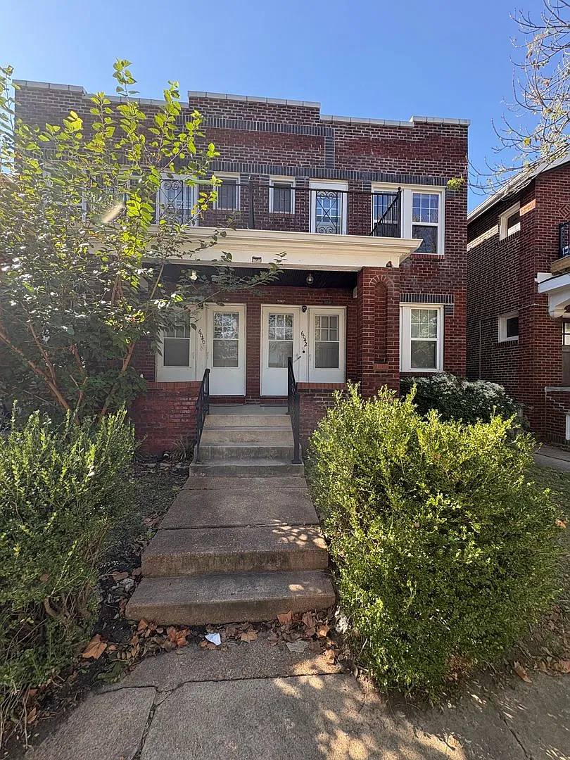 6040-42 Southwest — Photo 1