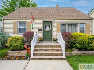 36 W Cliff Rd, Colonia, NJ 07067