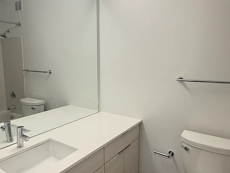 400 E Ohio St #2211 — Photo 3