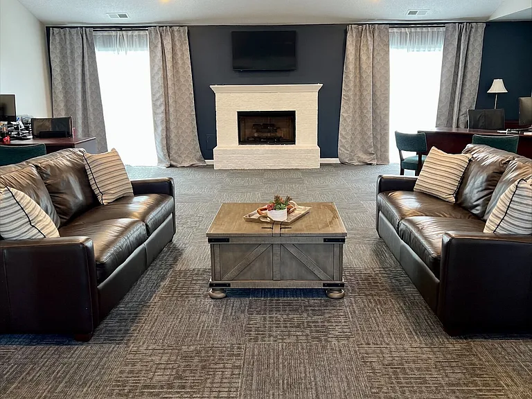 Auburn Pointe — Photo 11