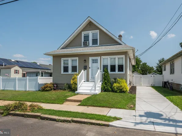 46 Pine St, Gibbstown, NJ 08027