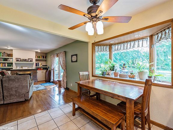 4th image of 1203 Meadowglen Dr