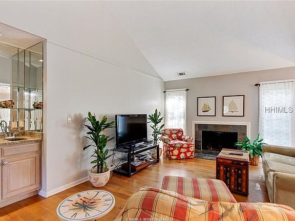 3rd image of 70 Shipyard Dr APT 138