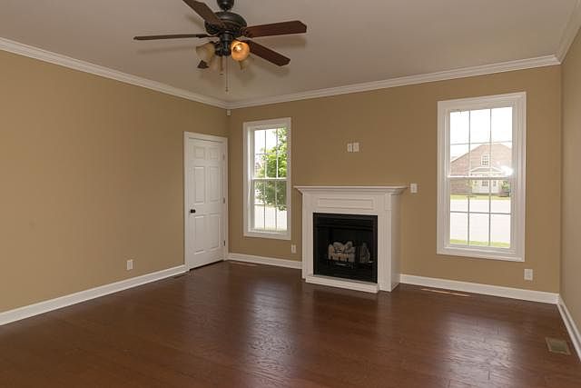 2nd image of 48 Townsend Way