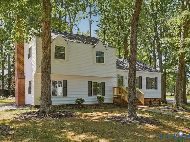 9015 Covewood Rd — Photo 2