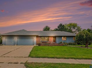 4300 S Fireside Ave, Sioux Falls, SD 57103
