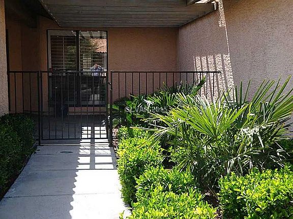 2nd image of 2709 Laguna Shores Ln