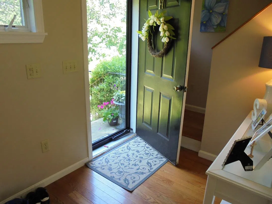 17 Trolley Ln — Photo 2