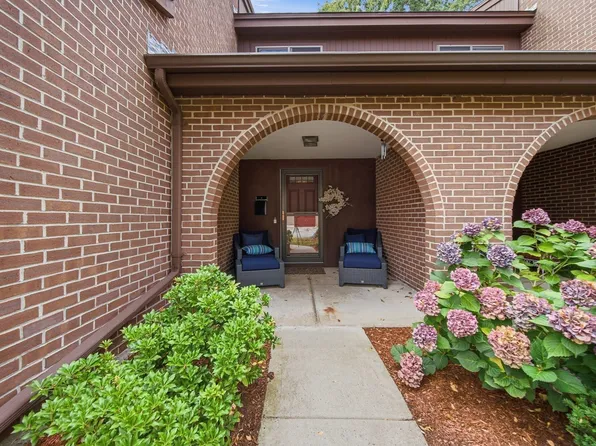 16 Country Club Rd Unit 16, Peabody, MA 01960