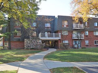 912 Ridge Sq APT 113, Elk Grove Village, IL 60007