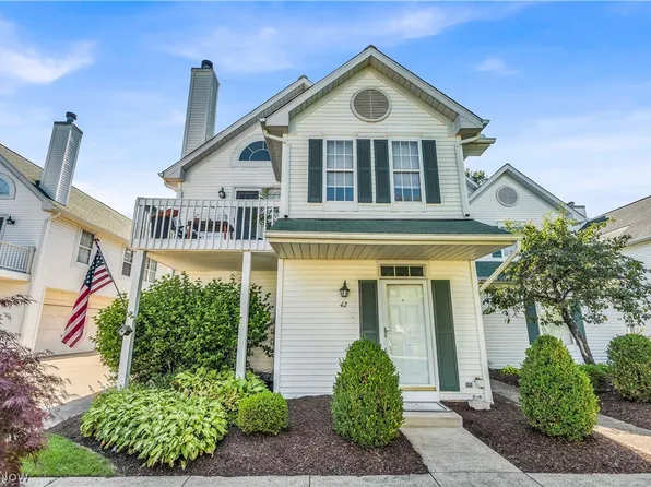 42 Vista Cir, North Olmsted, OH 44070