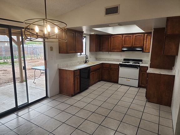 3rd image of 2218 Club Ave