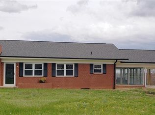 3046 Piney Mountain Rd, Walnut Cove, NC 27052