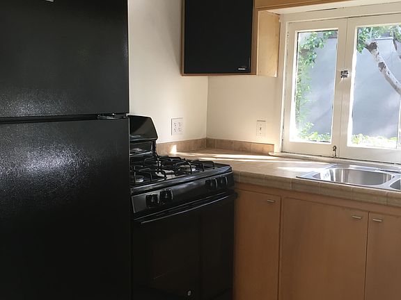 4th image of 844 Milwood Ave