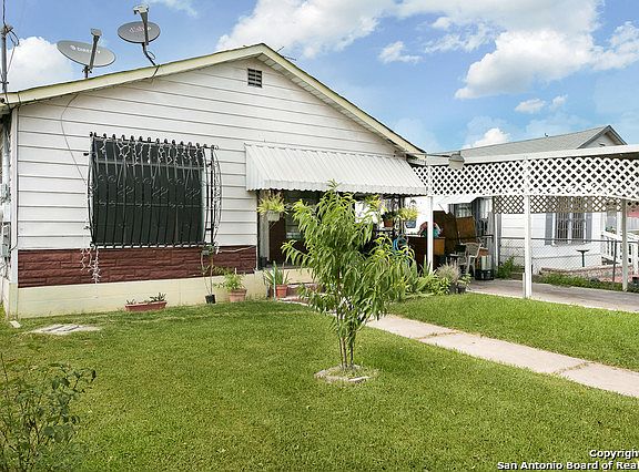 2nd image of 2209 Menchaca St